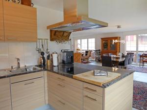 Kuchyň nebo kuchyňský kout v ubytování Apartment Carina by Interhome