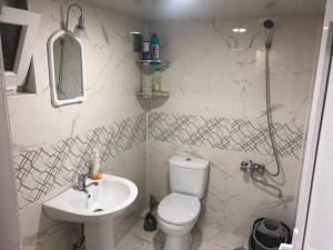 Koupelna v ubytování Guesthouse BATU