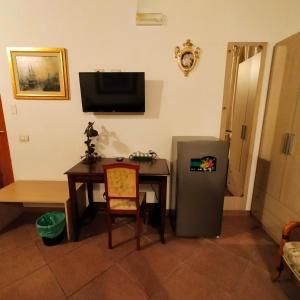 a living room with a table and a refrigerator at Terra del Sole Vittoria in Vittoria