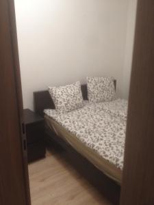 Ένα ή περισσότερα κρεβάτια σε δωμάτιο στο Holt-Szamos Vendégház