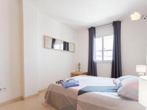 Posteľ alebo postele v izbe v ubytovaní Apartment Port Canigó-8 by Interhome