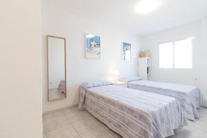 Posteľ alebo postele v izbe v ubytovaní Global Properties, Bonito apartamento en la playa de Corinto, Sagunto