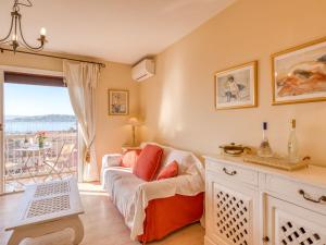 Gallery image of Apartment Les Pins Dorés-2 by Interhome in Sainte-Maxime