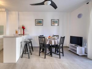Posezení v ubytování Apartment Urbatenis-2 by Interhome