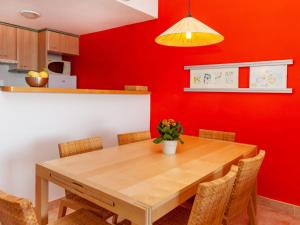 Kuchyň nebo kuchyňský kout v ubytování Apartment Port Pals B II by Interhome