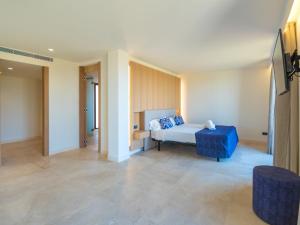 Ein Bett oder Betten in einem Zimmer der Unterkunft Villa Can Navarro by Interhome