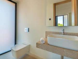 Ein Badezimmer in der Unterkunft Villa Can Navarro by Interhome