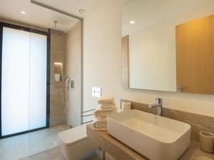 Ein Badezimmer in der Unterkunft Villa Can Navarro by Interhome