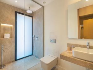 Ein Badezimmer in der Unterkunft Villa Can Navarro by Interhome