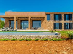 Ein Garten an der Unterkunft Villa Can Navarro by Interhome