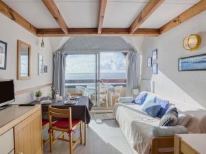 TV a/nebo společenská místnost v ubytování Apartment Plein Océan-1 by Interhome