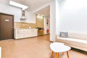 Laramond Barcelona Rooms tesisinde mutfak veya mini mutfak