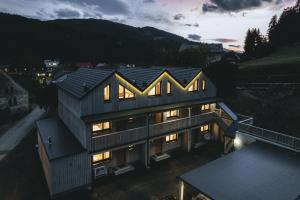 Nespecifikovaný výhled na hory nebo výhled na hory při pohledu z aparthotelu
