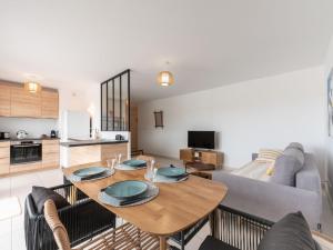 Køkken eller tekøkken på Apartment Eden Riviera by Interhome