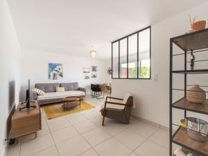 Et opholdsområde på Apartment Eden Riviera by Interhome