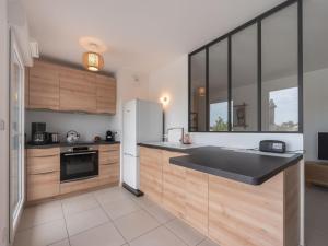 Køkken eller tekøkken på Apartment Eden Riviera by Interhome + 15 billeder