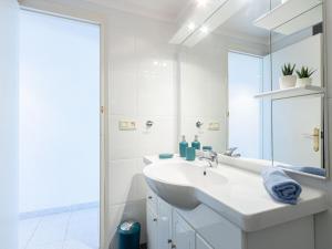 A bathroom at Apartment Sant Maurici-25 by Interhome