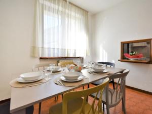 Restoran ili drugo mesto za obedovanje u objektu Apartment Stelvio by Interhome