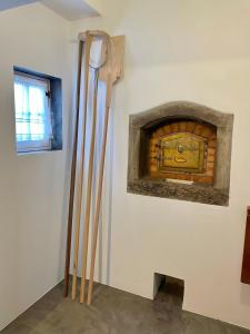 a room with two wooden skis on the wall at Casa do Avô José Alves in Praia da Vitória