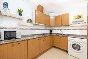 Kuchyň nebo kuchyňský kout v ubytování Apartamentos Sant Jaume Casa Azahar