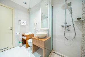 Bilik mandi di Hotel Aleksandar Rafailovići