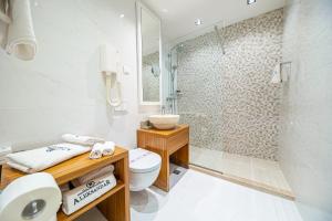 Bilik mandi di Hotel Aleksandar Rafailovići