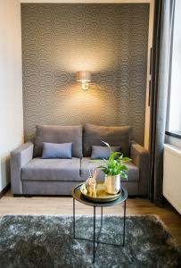 A seating area at Chicago Vendégház