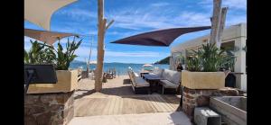 Photo de la galerie de l'établissement Vue mer et sur la baie de Cannes piscine 450m2 randonnée VTT au pied de l Esterel, à Théoule-sur-Mer