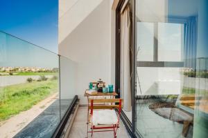 Balkón nebo terasa v ubytování SunnyVillas 4BR New Villa Private Pool in Pernera