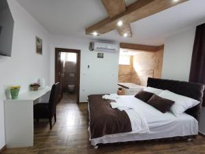 Rúm í herbergi á Sobe i Apartmani Casa Mia
