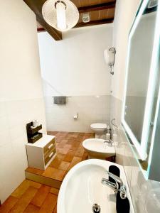 Ένα μπάνιο στο Il Barbero Apartment