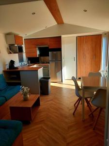 Kuchyň nebo kuchyňský kout v ubytování Luxe Chalet Lauwersoog