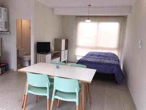 a room with a table and chairs and a bed at Sol de Octubre 3 Hipólito Vieytes Norte y Talcahuano in San Juan