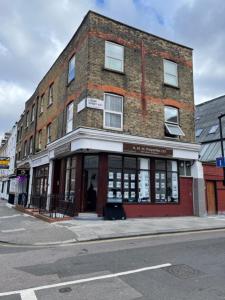 a brick building on the corner of a street at Bell street in London