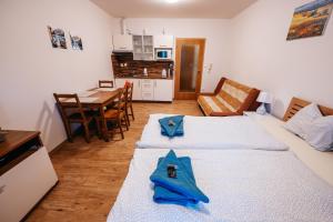 Posteľ alebo postele v izbe v ubytovaní Lipno nad Vltavou - Apartman 23 - WiFi, Parking, Netflix