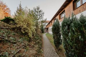 Vonkajšia záhrada v ubytovaní Lipno nad Vltavou - Apartman 23 - WiFi, Parking, Netflix