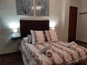 Łóżko lub łóżka w pokoju w obiekcie Vivienda Rural Maestro Herrador