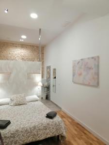 A bed or beds in a room at SALOTUR Sierpes