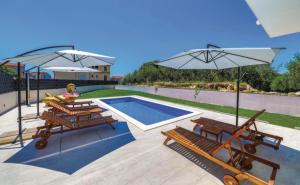 Bazén v ubytování NEW VILLA DAVID, WI-FI, IPTV, 5 bedrooms, 4 bathrooms nebo v jeho okolí