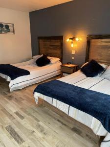 2 Betten in einem Zimmer mit in der Unterkunft Motel Valois YL inc in Acton Vale