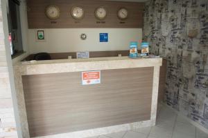 a front door of a store with clocks on the wall at Pousada Laranja - Nova Administração in Natal +89 photos