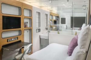 Gallery image of YOTELAIR London Gatwick Airport in Horley