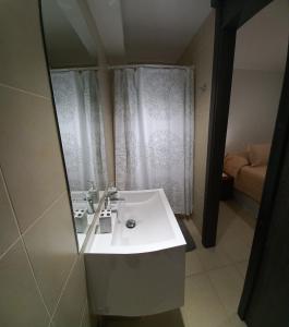 a bathroom with a white sink and a mirror at DEPARTAMENTO EDIFICIO AZUL I in Iquique