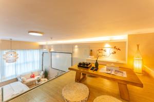 TV a/nebo společenská místnost v ubytování Locals Apartment Inn 11