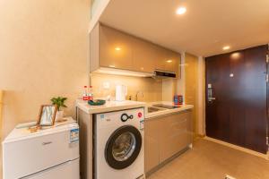 Kuchyň nebo kuchyňský kout v ubytování Locals Apartment Inn 11