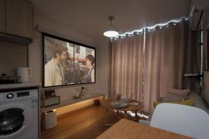 TV a/nebo společenská místnost v ubytování Vanke Apartment Guangzhou South Railway Station Vanke Expo Expo Expo Olympic Park yueshidai square Changlong happy world