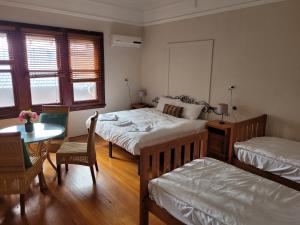 Кровать или кровати в номере Burwood Bed and Breakfast