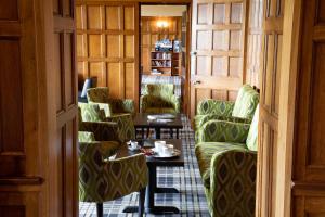 Posezení v ubytování The Highland Hotel by Compass Hospitality