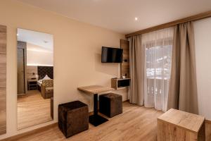 A television and/or entertainment centre at Hotel Klammer