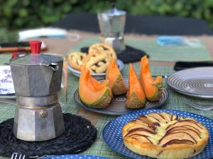 Jedlo v ubytovaní bed & breakfast alebo blízkom okolí + 37 fotografií